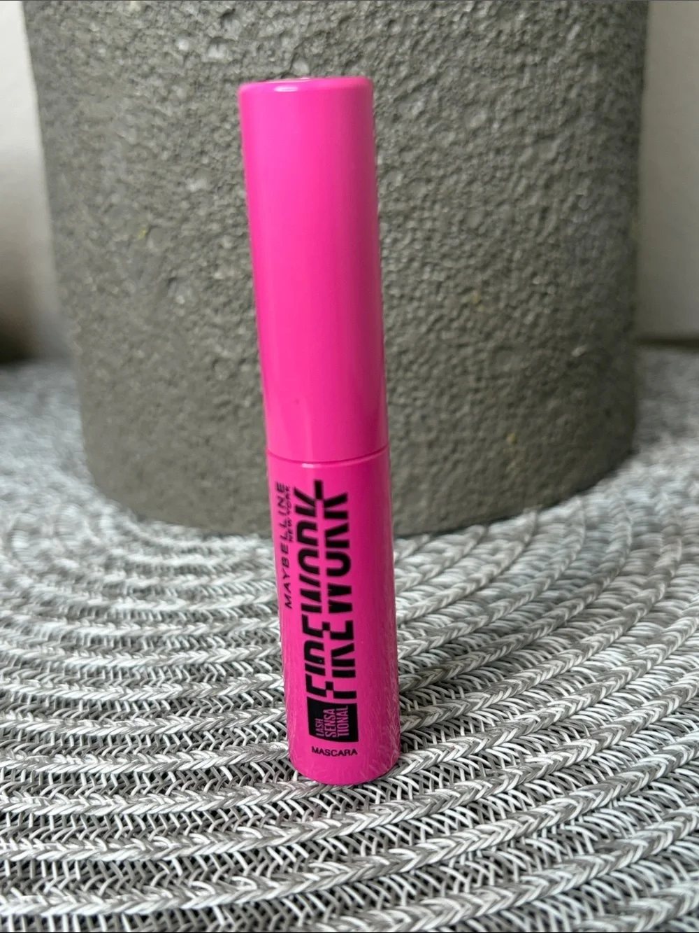 ❤️$2 NWT Maybelline Firework Very Black .15oz Mascara